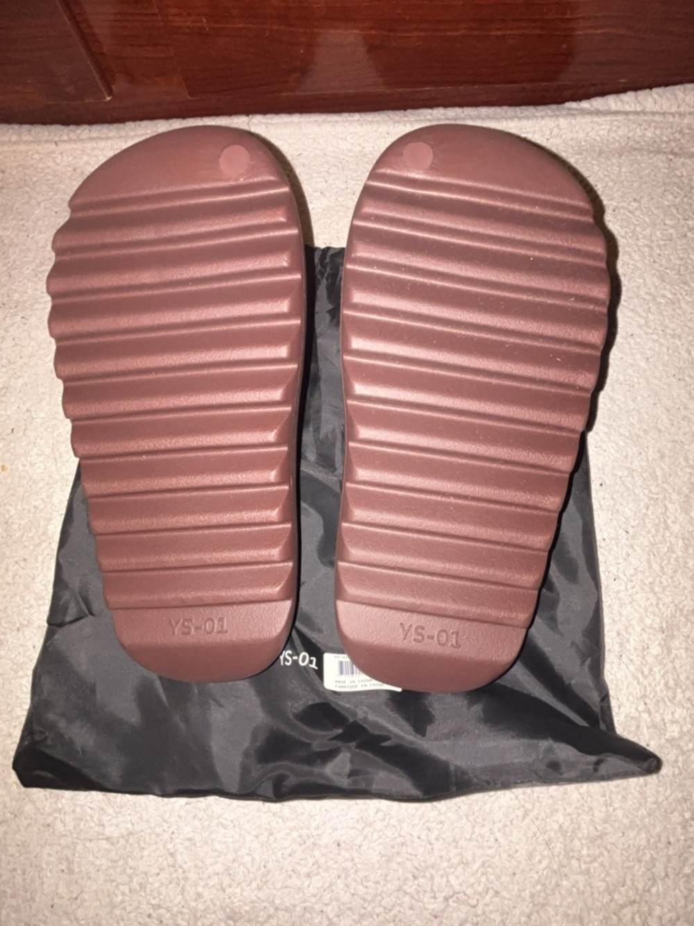 Yeezy Slide Sandal in Brown size 7 - Picture 3 of 5